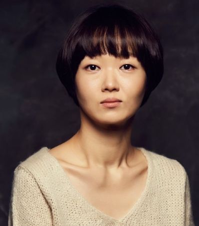 Lee Bong-Ryun's portrait photo with Gray Dress.